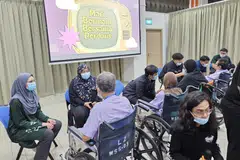 Pelajar Madrasah Perdaus menyantuni warga Muslim di Rumah Rawatan Ren Ci pada 2025, bagi menyerikan Ramadan mereka. Kegiatan itu merupakan salah satu daya usaha yang dijayakan setiap tahun di bawah kempen ‘Food Aid Perdaus’.