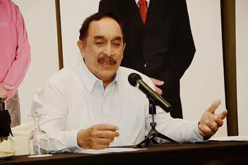 ENCIK FARID KHAN KAIM KHAN: Sudah menjangkakan dan menyambut kehadiran individu lain bertanding sebagai calon.