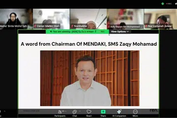 Program Aspirasi Mendaki, dilancarkan Menteri Negara Kanan (Pertahanan merangkap Kemampanan dan Sekitaran), Encik Zaqy Mohamad, yang juga Pengerusi Yayasan Mendaki, merupakan sesi pembelajaran dalam talian yang bertujuan menyediakan sokongan akademik kepada kira-kira 600 pelajar Melayu/Islam bakal menduduki peperiksaan Sijil Am Pelajaran (GCE) peringkat ‘A’.