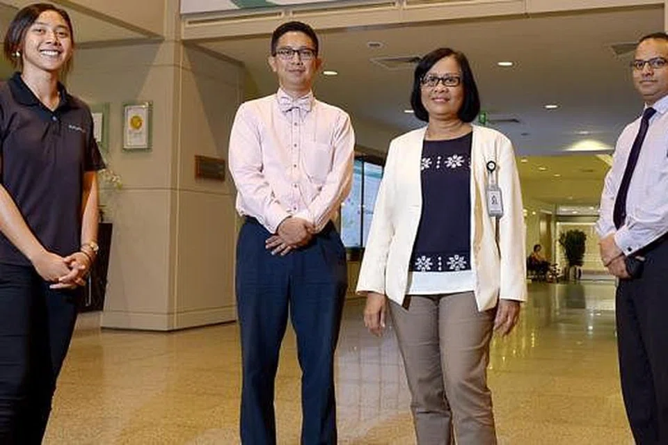 BERI IMPAK: Kakitangan profesional Hospital (dari kiri) Cik Nur Faradyna Putri Kamarudin, Dr Abdul Razakjr Omar, Cik Sadiah Mohd Yusof dan Dr Mohammed Tauqeer Ahmad sama-sama membangunkan tukikan di hospital itu dalam menyediakan khidmat kepada pesakit Muslim - Foto TUKIMAN WARJI