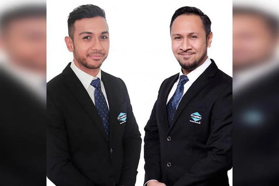 EJEN HARTANAH: Pemenang Singapore Idol pertama, Taufik Batisah (kiri), mendedahkan pada Ahad (22 September) bahawa beliau telah menceburi satu lagi peluang perniagaan sebagai seorang ejen hartanah, bersama abangnya, Mus Batisah (kanan). -Foto Instagram Batisah Bros Property. 