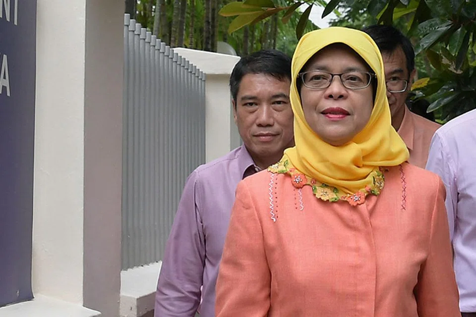 DEMI KEHIDUPAN MAJMUK: Presiden Halimah Yacob di Jabatan Pilihan Raya untuk menghantar borang sebelum menjadi Presiden Dipilih pada 2017.