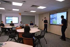 Bilik Darjah Bijak pertama Akademi Home Team (HTA) dilengkapi dengan kamera video yang dipertingkatkan dengan kecerdasan buatan (AI) dan sensor pencahayaan.