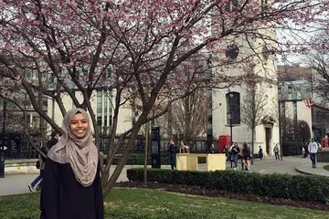 MANFAATKAN MASA: Cik Muneerah menyambut Ramadan seorang diri di London dengan melibatkan diri dalam projek perusahaan sosial dan melakukan "renungan rohani" di masjid. - Foto ihsan MUNEERAH ABDUL RAZAK
