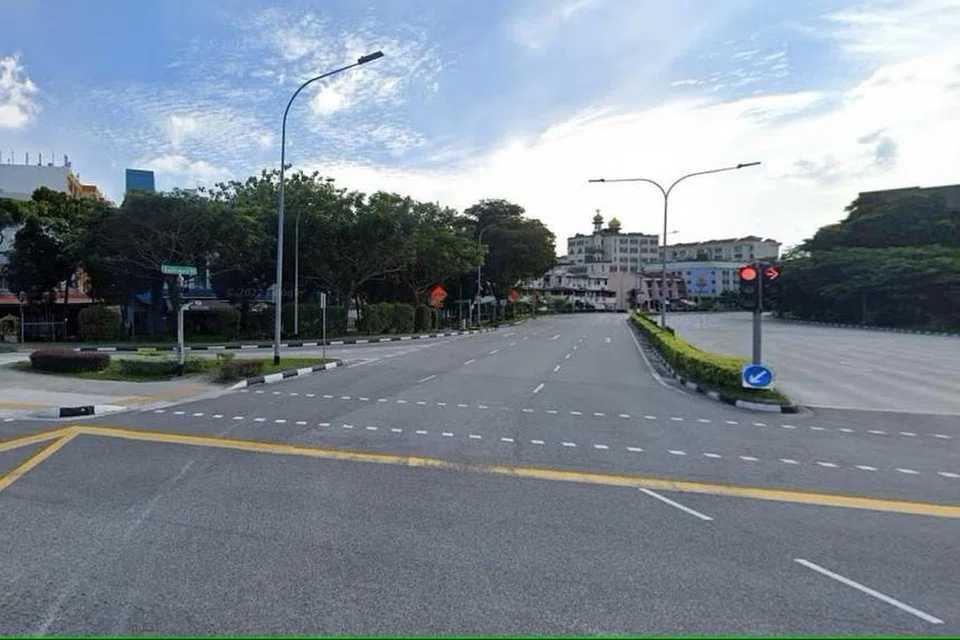 LANGGAR LARI: Seorang penunggang basikal terkorban setelah dilanggar kereta di Nicoll Highway pada 19 Disember