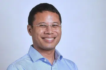 ENCIK LEE: Menggesa ejen hartanah terus mempertingkat kemahiran. - Foto fail