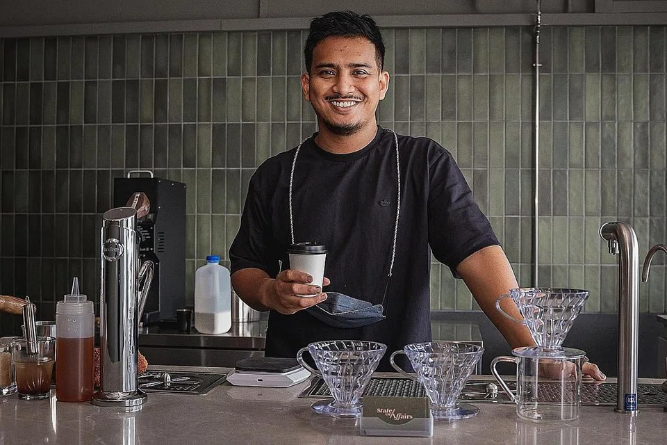 CEBURI DUNIA PERNIAGAAN: Setelah hampir 10 tahun bekerja di kafe dan mengendalikan operasinya, Encik Muhammad Fahmi Zailani kini bergelar pemilik kafe State of Affairs. - Foto BM oleh NUR DIYANA TAHA