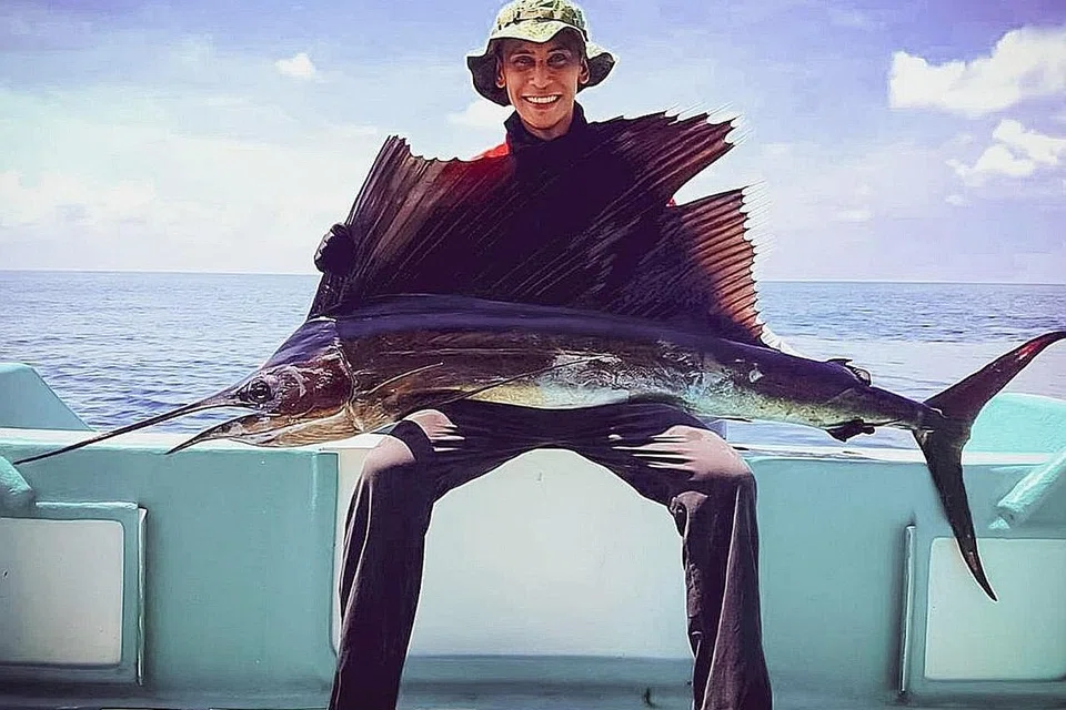 GEMAR MEMANCING: Sebagai hobinya, Encik Sarhan Hamzah pula akan pergi memancing bersama rakan-rakannya ke tempat seperti di Malaysia buat beberapa hari.