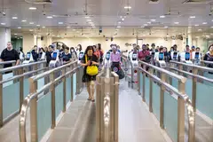 Lebih 2.4 juta penggembara telah menggunakan pusat pemeriksaan Woodlands dan Tuas pada hujung minggu panjang Hari Raya Haji antara 13 dengan 17 Jun, kata Penguasa Imigresen dan Pusat Pemeriksaan (ICA) dalam satu hantaran di Facebook pada 18 Jun.