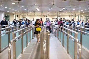 Lebih 2.4 juta penggembara telah menggunakan pusat pemeriksaan Woodlands dan Tuas pada hujung minggu panjang Hari Raya Haji antara 13 dengan 17 Jun, kata Penguasa Imigresen dan Pusat Pemeriksaan (ICA) dalam satu hantaran di Facebook pada 18 Jun.