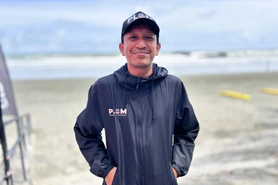 Setiausaha Persatuan Luncur Ombak Malaysia, Encik Sidiqin Omar, 43 tahun.