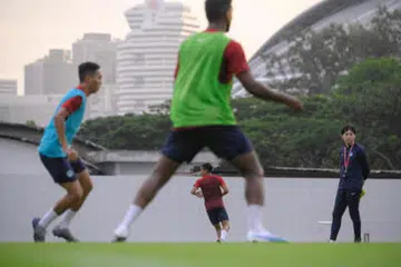 AKSI DITANGGUH: Pasukan Singa giat berlatih di Hab Bola Sepak Kallang pada 12 Jun bagi perlawanan persahabatan  menentang Papua New Guinea. 