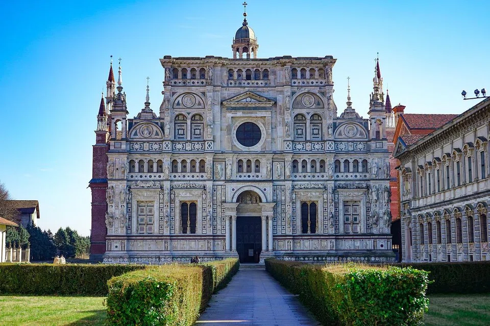 CERTOSA DI PAVIA: Tempat beribadah kaum Katolik yang kini merupakan antara daya tarikan para pelancong ke Pavia disebabkan seni bina dan ukiran di dinding yang menakjubkan. 