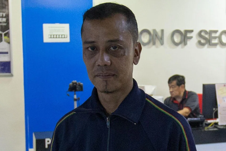 MINTA DIFAHAMI: Encik Halimi Nirin berharap orang ramai dapat lebih menghormati pegawai keselamatan. - Foto BH oleh IQBAL FAIZAL