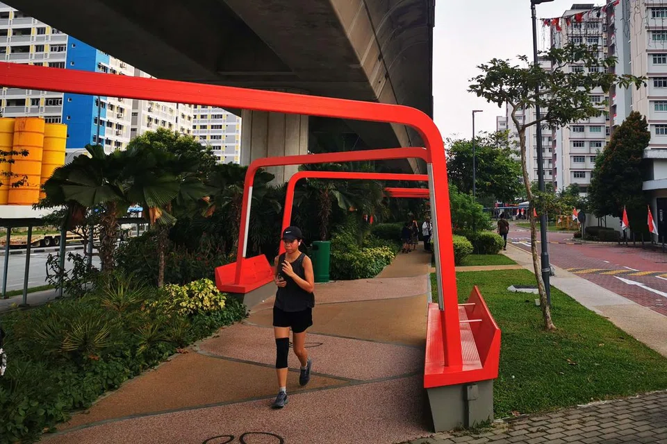 LALUAN BERBASIKAL DAN JALAN KAKI: Sebahagian daripada laluan ‘Central Greenway’ kini siap dibina, memberikan lebih banyak peluang rekreasi bagi penduduk. 