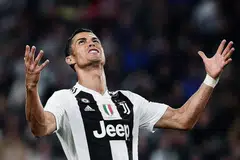 IKON BOLA SEPAK: Kehebatan Cristiano Ronaldo, yang kini menyarungi jersi Juventus di Italy, di padang bola sepak tidak dapat dinafikan. Beliau turut menggondol Anugerah Pemain Terbaik Dunia lima kali sebelum ini. Namun, nama baiknya tercemar menyusuli dakwaan salah laku seksual yang dilemparkan ke atasnya baru-baru ini. - Foto AFP