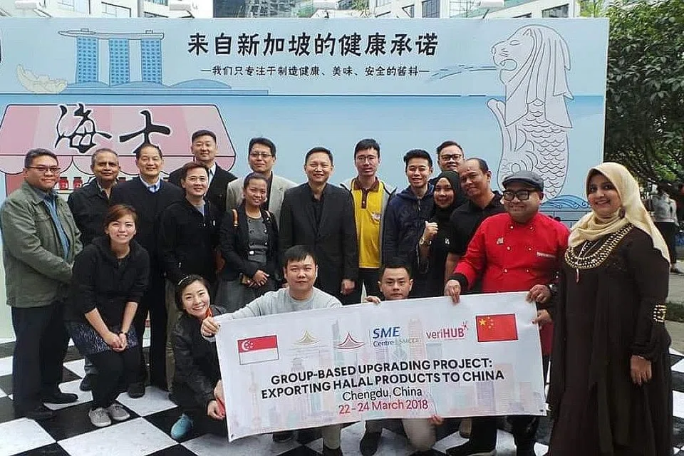 TEROKA CHINA: Menerusi misi dagang anjuran Dewan Perniagaan dan Perusahaan Melayu Singapura (DPPMS), peniaga setempat mencari peluang niaga di China, sedang pasaran itu terus berkembang dan mempunyai permintaan tinggi untuk produk halal. - Foto fail 