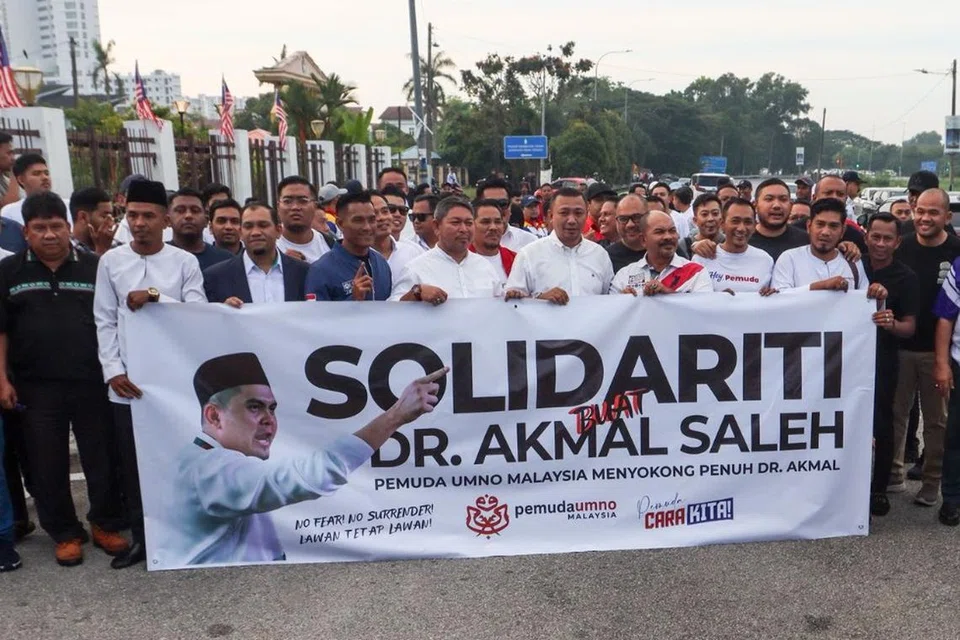 Antara penyokong yang hadir memberi sokongan kepada Ketua Pemuda Umno, Datuk Dr Muhammad Akmal Saleh, yang berdepan tuduhan mencetuskan kegentaran awam di Mahkamah Majistret Bukit Mertajam, Pulau Pinang, pada 22 Ogos. 