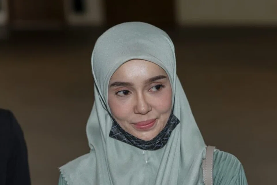 Pelakon Uqasha Senrose tampil memohon maaf atas keterlanjuran dirinya memuat naik hantaran di media sosial baru-baru ini yang didakwa menyentuh sensitiviti pelbagai pihak termasuk keluarganya sendiri.