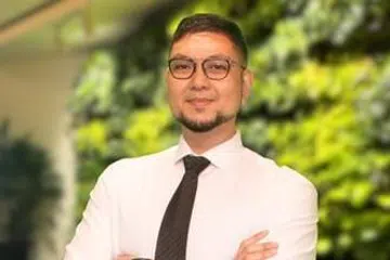 Berkat usaha gigih dan minat dalam meningkatkan kemahirannya, Encik Zulkarnain Barudin, berjaya mengembangkan kerjayanya daripada membantu pelanggan DBS menyelesaikan masalah melalui telefon, kepada mengendali sekitar 200 pelanggan DBS secara bersemuka dalam tempoh 18 tahun.