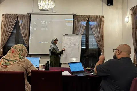 Peserta Residensi Penulis Melayu, Profesor Madya Dr Mawar Safei