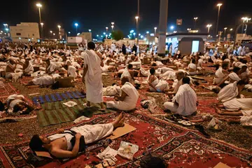 TUNAI RUKUN ISLAM: Jemaah berehat selepas tiba di Muzdalifah sebelum menuju ke Mina semasa menunaikan haji pada 2023. 