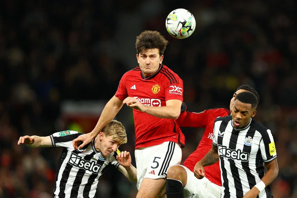 TUNGGAK PASUKAN: Persembahan Maguire kini begitu menonjol dalam pasukan Manchester United yang tidak konsisten. 