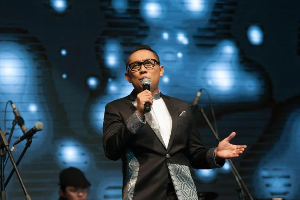 Rudy Djoharnaen yang kebanyakan masa menyanyi di festival dan acara kebudayaan juga artis generasi pelapis yang harus diberi ruang muncul pada acara nasional kerana kreativiti dan mutu suaranya.