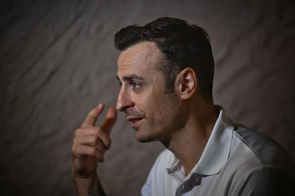 SALAH TANGGAP?: Berbatov hebat dengan kemampuan teknikal dan ketenangannya, namun kurang lasak dan tidak fizikal - kualiti yang sering menyebabkan ramai menyifatkan beliau sebagai pemain yang tidak bekerja keras. - Foto fail