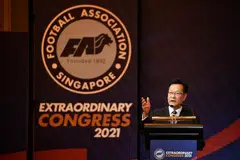 KEKAL PIMPIN FAS: Peguam Lim Kia Tong dilantik sebagai Presiden Persatuan Bola Sepak Singapura (FAS) bagi empat tahun selanjutnya buat dua tempoh berturut-turut. - Foto BH oleh CHONG JUN LIANG