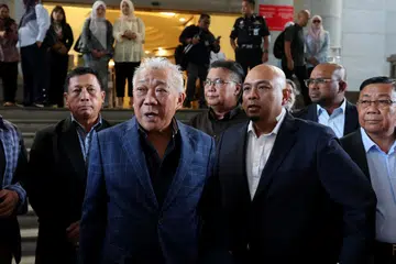 Ahli Parlimen Kinabatangan, Datuk Seri Bung Moktar Radin dan isteri, Datin Seri Zizie Izette Abdul Samad pada 18 November diperintahkan membela diri terhadap tiga tuduhan rasuah RM2.8 juta membabitkan pelaburan RM150 juta FELCRA dalam unit amanah Public Mutual Berhad.
