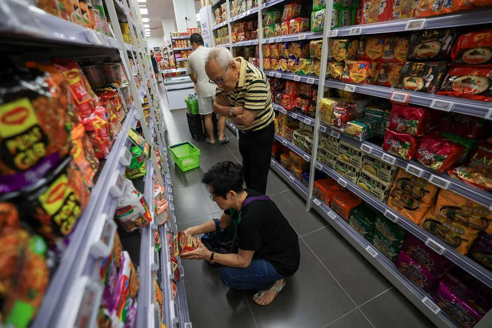 Inflasi teras, yang tidak termasuk kos pengangkutan dan penginapan privet untuk mencerminkan perbelanjaan isi rumah di sini dengan lebih tepat, meningkat sehingga 2.8 peratus tahun-ke-tahun.