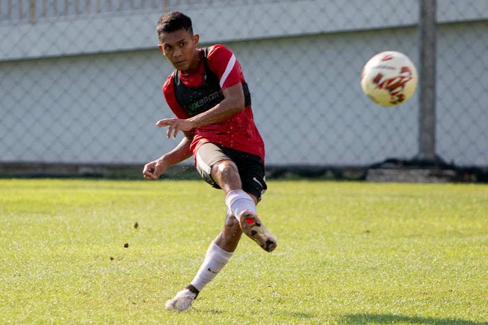 LEBIH MATANG: Pada usia 33 tahun, Hafiz pemain tertua dalam skuad pasukan Singa bagi Piala Suzuki AFF 2020, bersama pemain midfield Shahdan Sulaiman. - Foto PERSATUAN BOLA SEPAK SINGAPURA