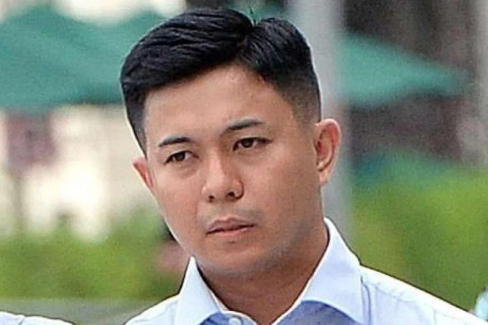 Firman didakwa memperkenalkan dirinya sebagai pegawai polis, meminta kad pengenalan pasangan itu dan kemudian menyuruh remaja lelaki tersebut pergi. 