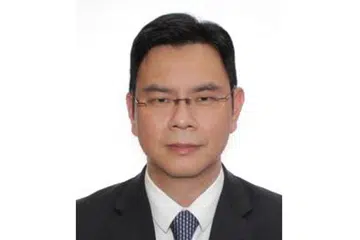ENCIK CHIA DER JIUN: Menjadi Setiausaha Tetap Kedua (Tenaga Manusia). 