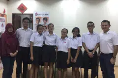 DEKATI MASYARAKAT: Selain bengkel dan sesi seminar, sejak tahun lalu juga, pelajar MLEP di Maktab Rendah Pioneer berpeluang mengikuti Sesi Bertemu Rakyat setiap hari Isnin bersama Anggota Parlimen, Encik Zaqy Mohamad (kanan) - Foto MAKTAB RENDAH PIONEER