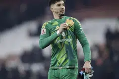 Altay Bayindir, penjaga gol pilihan kedua Manchester United, menampilkan prestasi cemerlang. 