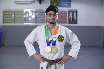 Ahmad Ali Alkhatib, yang meraih emas dan gangsa, dedikasikan kemenangannya kepada keluarganya; Presiden Persatuan Jiu-Jistu Singapura (SJJA), Dr Henry Kothagoda; jurulatih dan rakan sepasukan atas sokongan tidak ternilai mereka.