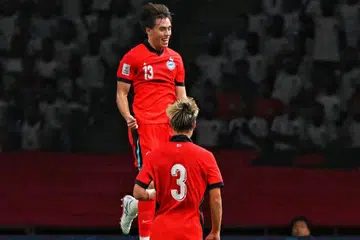 Pemain tengah Singapura, Harhys Stewart (kiri), menjaringkan gol pertamanya untuk pasukan kebangsaan, yang juga merupakan gol kemenangan dalam perlawanan pasukan Singa menentang Bangladesh. Gol beliau membantu Singapura untuk menutup kempen kelayakan Piala Asia mereka dengan kemenangan.