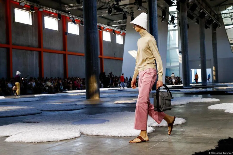 Sandal Kolhapuri, prada