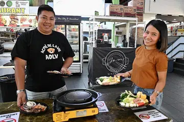 TIDAK PUTUS HARAPAN: Cik Atikah Jamil dan suami, Encik Aliff Abidin, bertekad untuk berubah dan memulakan semula kehidupan mereka. Kini mereka memiliki dua perniagaan makanan dan minuman yang berjaya, Kream dan Jom Chic-kata. - Foto BH oleh KHALID BABA