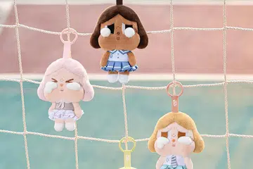 Kalung penghias beg denga anak patung ‘crybaby’ oleh Pop Mart antara aksesori fesyen yang popular pada 2024. 