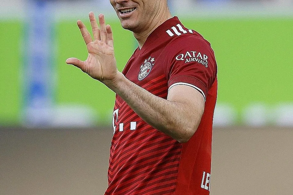 LEWANDOWSKI: Penyerang Bayern Munich ini adalah penjaring terbanyak di Liga Juara-Juara dengan 12 gol musim ini. 