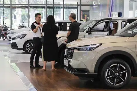 HARGA COE TURUN: Premium Sijil Hak Milik Kenderaan (COE) Kategori B ialah $85,010, sementara COE Kategori A ialah $65,010.