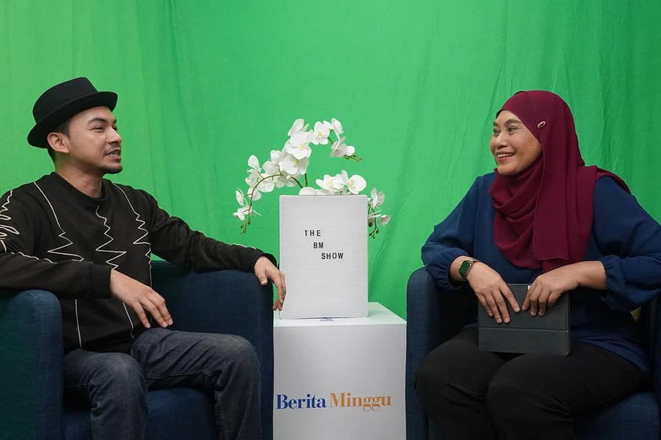 LUAH PERASAAN: Norman Ishak bersama hos 'The BM Show', Hanim Mohd Saleh. - Foto-foto BM oleh NUR HUMAIRA SAJAT