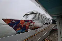 KES SUSPEK COVID-19: Kapal World Dream yang kembali lebih awal daripada yang dijadual akibat kes suspek Covid-19 di Pusat Pelayaran Marina Bay pada 14 Julai.