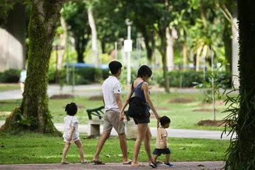 KURANG BAYI, EKONOMI TERJEJAS: Kadar kesuburan yang semakin merundum akan menjejas ekonomi dunia. 