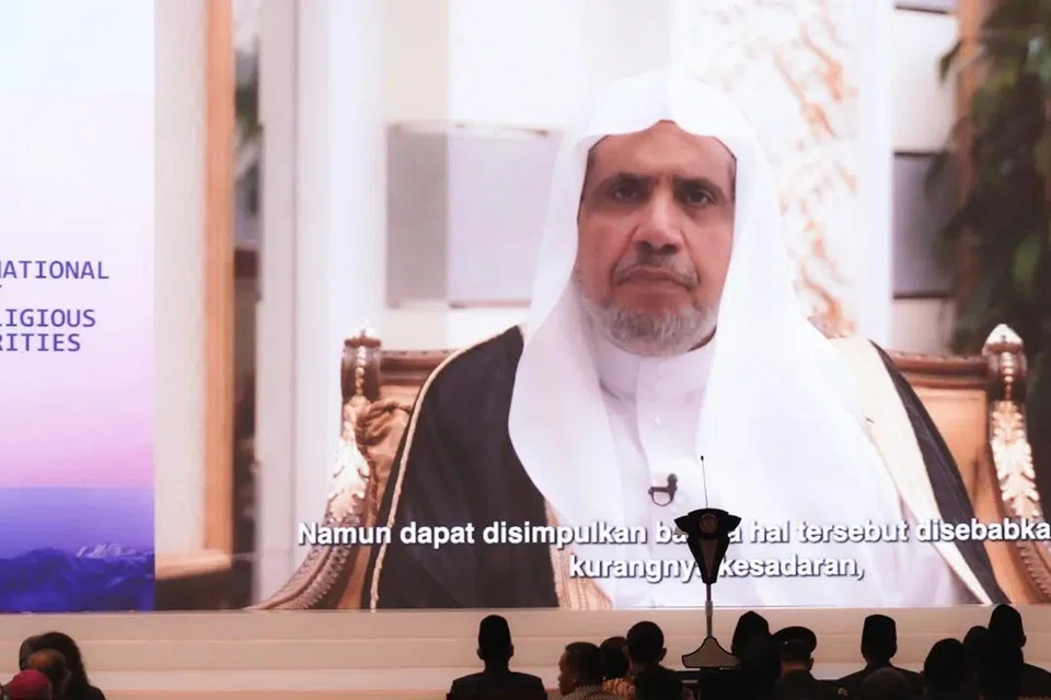 SIDANG PERPADUAN ISLAM: Setiausaha Liga Islam Sedunia, Dr Mohammed bin Abdul Karim al Issa, Sidang Puncak Pihak Berkuasa Agama Antarabangsa R20, di Jakarta menyeru dunia supaya bersatu padu bagi menghentikan keganasan dan peperangan, terutama yang sedang berlaku sekarang di Gaza. 
