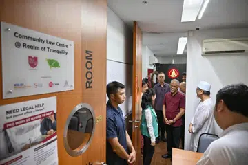 PUSAT GUAMAN: Majlis pembukaan Pusat Guaman Masyarakat kedua oleh Pro Bono SG di Realm Of Tranquility di Woodlands pada 19 Januari dihadiri Menteri Pembangunan Sosial dan Keluarga merangkap Menteri Kedua Kesihatan, Encik Masagos Zulkifli Masagos Mohamad (berkemeja merah).