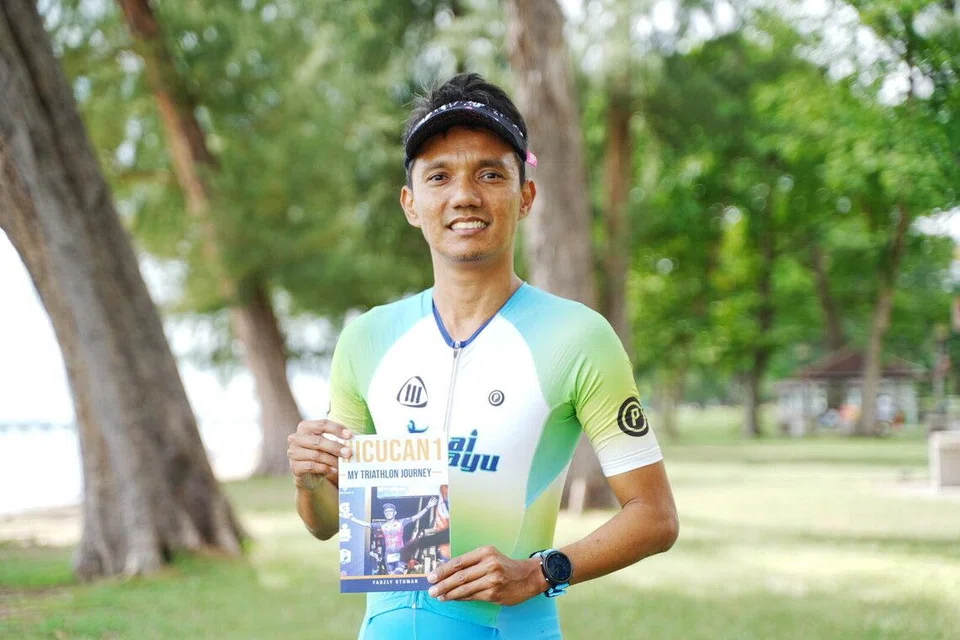 Buku berjudul, ‘#ICUCAN1 MY TRIATHLON JOURNEY’, yang dihasilkan oleh, Encik Muhammad noor Fadzly Othman, menjadi catatan peribadi beliau yang ingin memberi inspirasi kepada para pembaca agar berani menghadapi rasa takut dalam diri masing-masing.